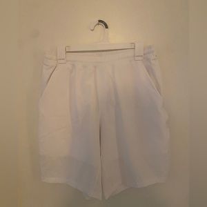 NWOT Lululemon Pacebreaker Lined Shorts.